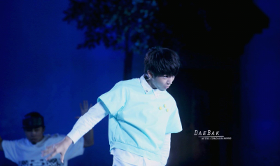 王俊凯 140908 央视中秋晚会 cr: LOGO