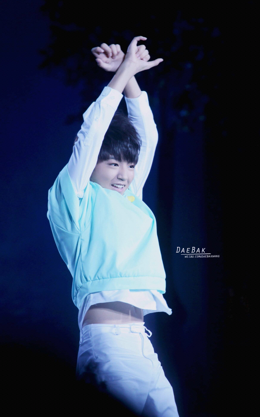 王俊凯 140908 央视中秋晚会 cr: LOGO