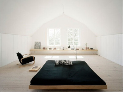 几个平方米满足的愿望。漂泊是为了回归，家，给我们奔赴梦想的力量。小小阁楼，温暖小窝。