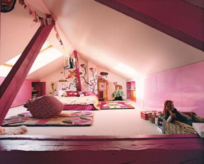 几个平方米满足的愿望。漂泊是为了回归，家，给我们奔赴梦想的力量。小小阁楼，温暖小窝。