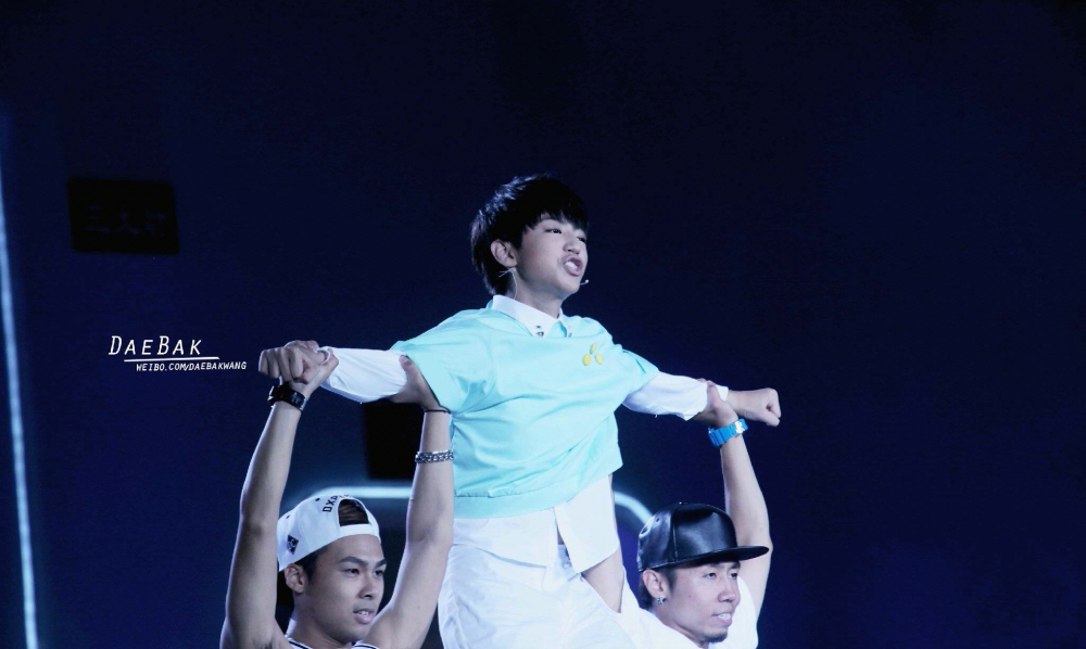 王俊凯 140908 央视中秋晚会 cr:LOGO