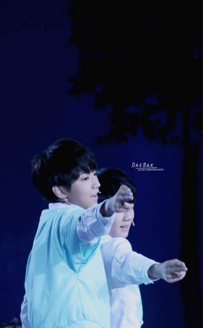 王俊凯 140908 央视中秋晚会 cr:LOGO