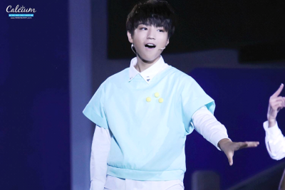 王俊凯 140908 央视中秋晚会 cr:LOGO