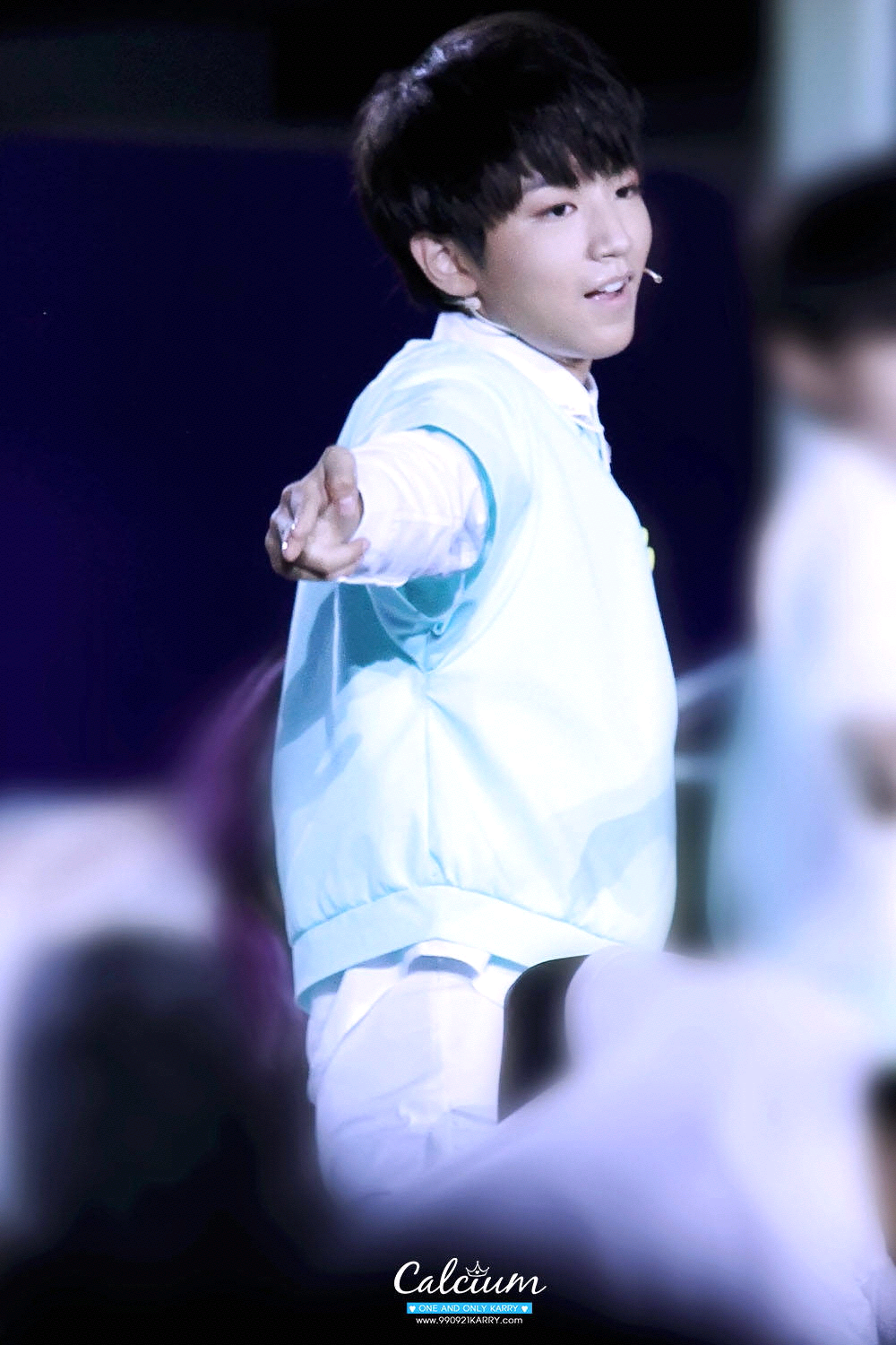 王俊凯 140908 央视中秋晚会 cr:LOGO