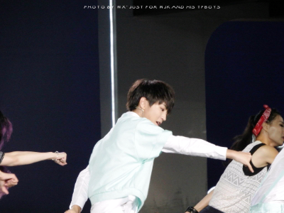 王俊凯 140908 央视中秋晚会 cr:LOGO