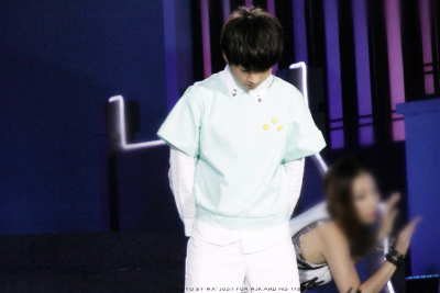 王俊凯 140908 央视中秋晚会 cr:LOGO