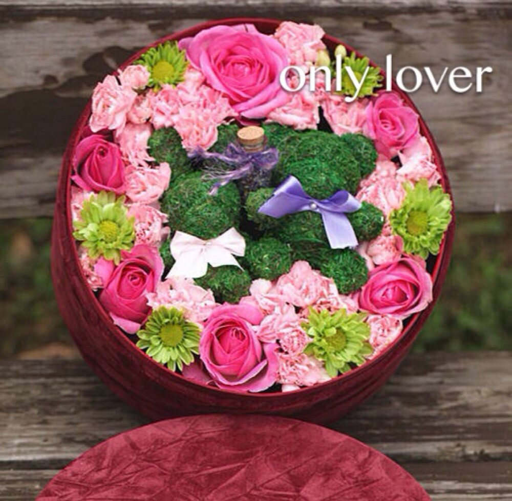 only lover鲜花花盒（内含永生苔藓小熊）358元