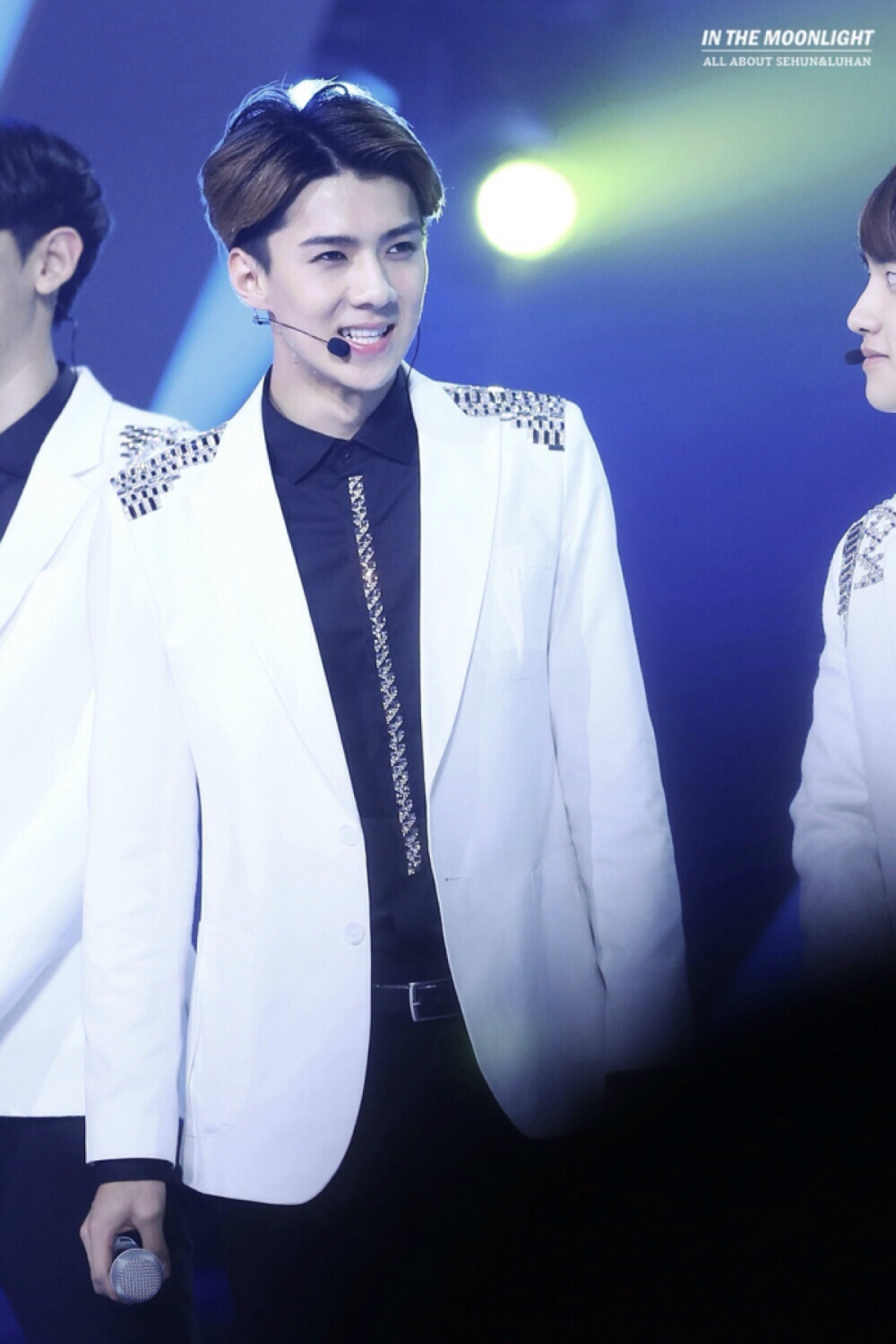 EXO 吴世勋 Cr：logo