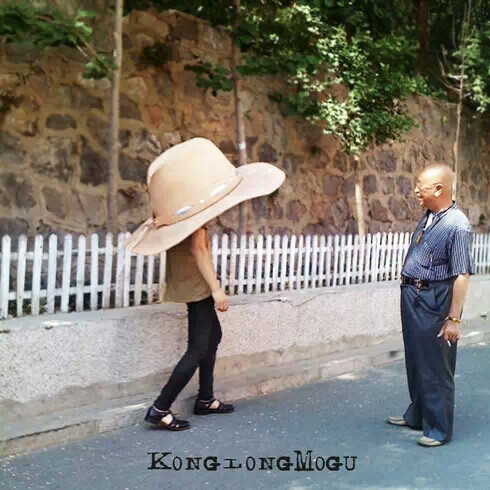 夸张的大帽子。