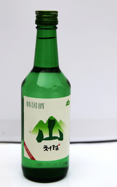 乐天韩国原装进口山烧酒，价格实惠，白薯酒，味道独特，度数不高，不容易喝酒，多喝也不怕上头。