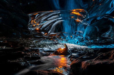 Vatnajokull Glacier Cave （瓦特纳冰川洞穴) 冰岛