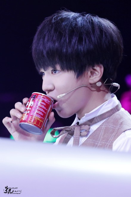 TFBOYS年代秀 王俊凯 王俊凯和旺仔牛奶不得不说的故事 ...... cr logo