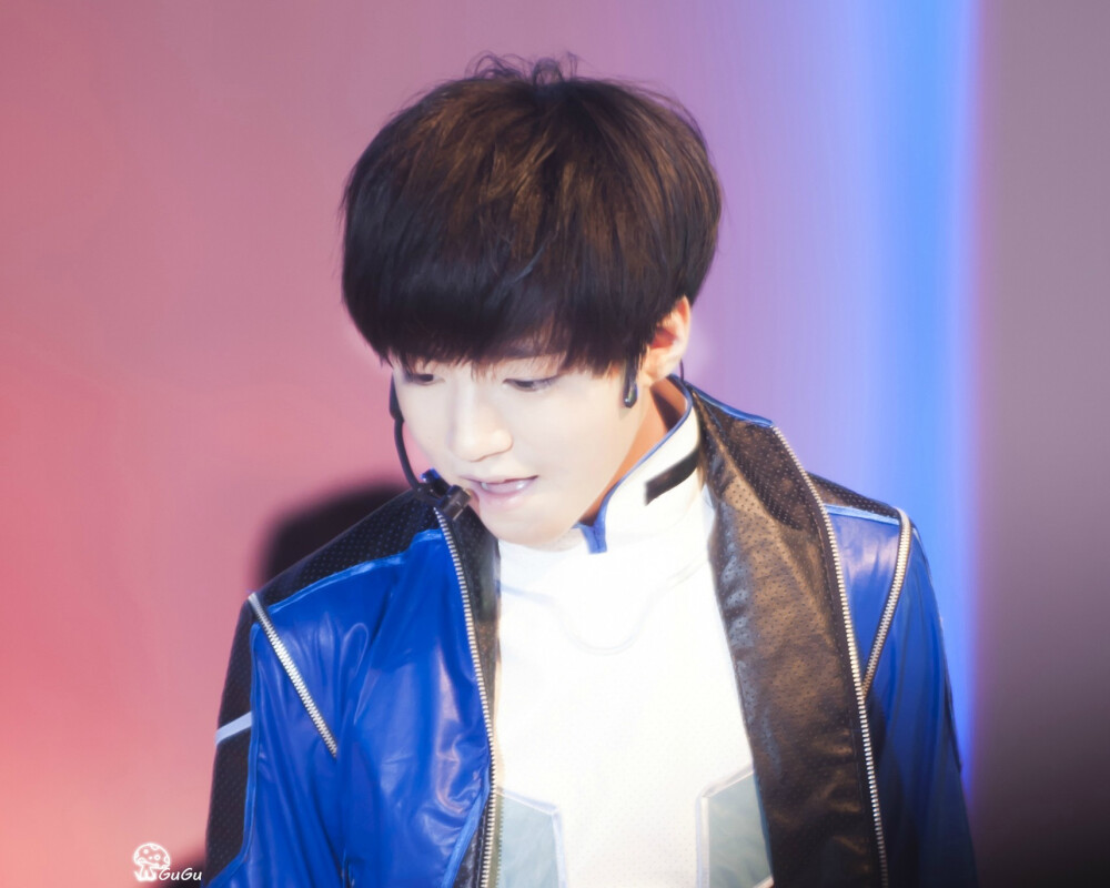 TFBOYS王俊凯 王俊凯 140805热力赛车发布会表演 cr.logo