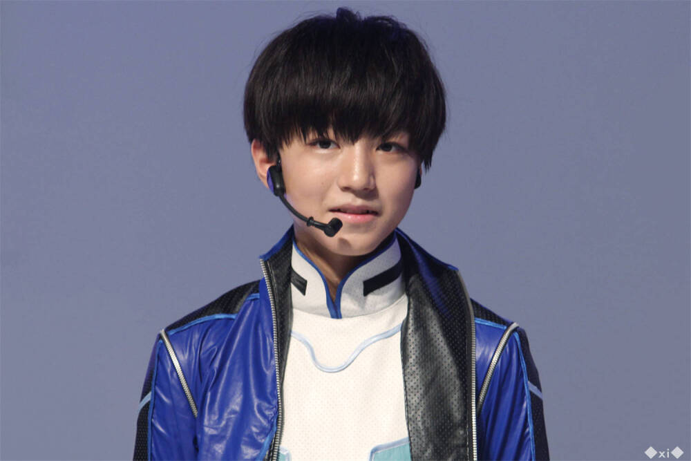 tfboys王俊凯王俊凯140805热力赛车发布会表演crlogo