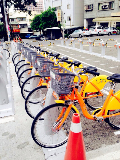 國(guó)際學(xué)生卡充值就可以騎到Ubike，因?yàn)檫@裡的每個(gè)景點(diǎn)都距離較遠(yuǎn)。一卡在手，悠游全臺(tái)！圖片by：寶貝熊