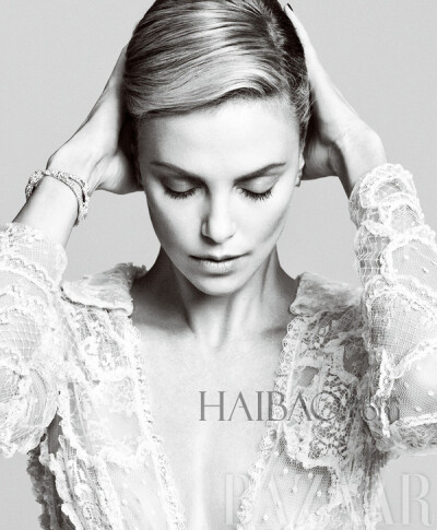 查理兹·塞隆 (Charlize Theron) 登《Harper's Bazaar》杂志中国版2014年10月刊封面