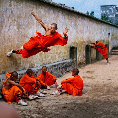 【ins】ins:natgeo，Photo taken by @stevemccurryofficial // Shaolin Monastery is a Buddhist temple in Dengfeng county, Zhengzhou, Henan Province, China. It is the birthplace of Zen Buddhism and Kung Fu…