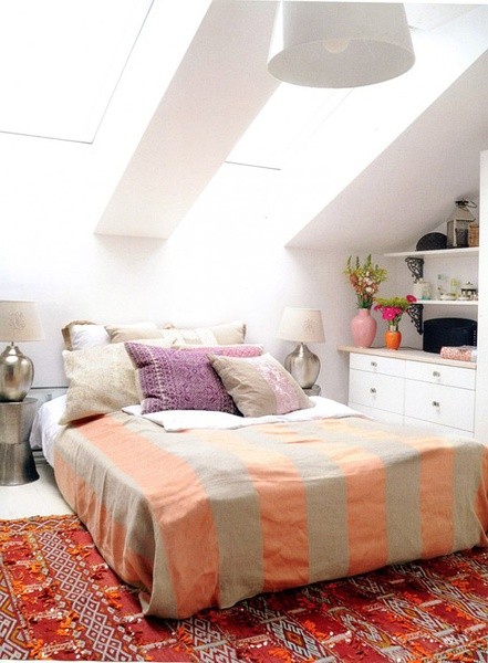 几个平方米满足的愿望。漂泊是为了回归，家，给我们奔赴梦想的力量。小小阁楼，温暖小窝