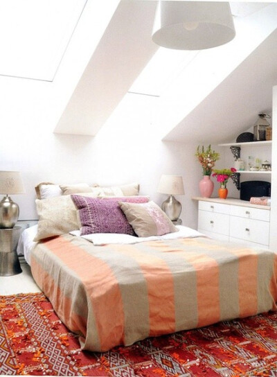 几个平方米满足的愿望。漂泊是为了回归，家，给我们奔赴梦想的力量。小小阁楼，温暖小窝