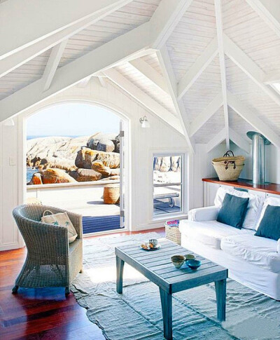 几个平方米满足的愿望。漂泊是为了回归，家，给我们奔赴梦想的力量。小小阁楼，温暖小窝