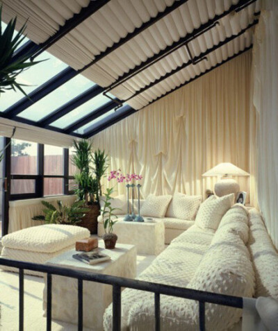 几个平方米满足的愿望。漂泊是为了回归，家，给我们奔赴梦想的力量。小小阁楼，温暖小窝