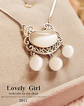 镶嵌猫眼石长命锁