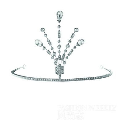  Chaumet高级定制珠宝：从1780年至今Chaumet已经为皇室和贵族家族制作了1500多个冠冕，而且至今从未停止创新。如今，每次推出新的系列也是Chaumet向世人展示珍藏冠冕的机会。Attrape-moi...si tu m’aimes系列中白金…