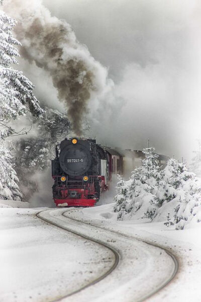 Harz Steam Train, Brocken, Saxony-Anhalt, Germany。德国萨克森-安哈尔特州布罗肯山，哈茨蒸汽火车。