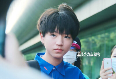 TFBOYS王俊凯 2014.9.14 厦门高崎机场-重庆江北机场。cr.LOGO