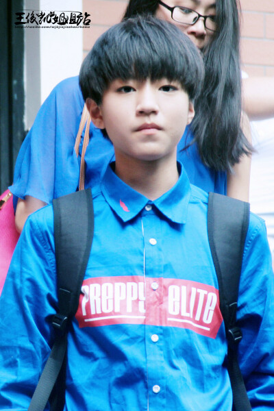 TFBOYS王俊凯 2014.9.14 厦门高崎机场-重庆江北机场。cr.LOGO