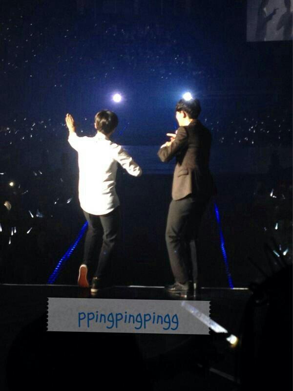 #365withChanBaek##灿白# 【预览】140913 泰国con cr：ppingpingpingg 这套衣服MC还是第一次啊哟西