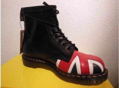 Dr.martens ?微信：Zzzzzoe39 微博：ZzzzzoeShop