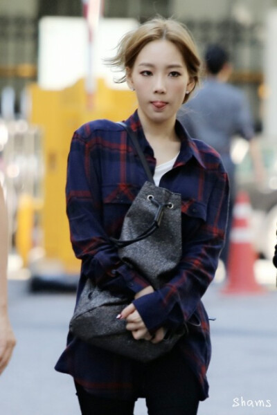 泰妍放学别走! (图转自 @Shams-CPY)