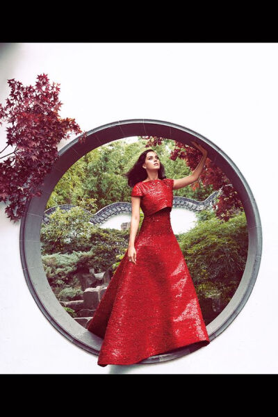 KatyPerry为《Harper's Bazaar》拍摄的十月刊封面图，时尚中国风越演越美！