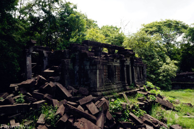 Beng Mealea,Siem Reap,Cambodia。（Photo by Fannie Wu）崩密列是吴哥最神秘的寺庙之一，因为它已经完全陷落于荒野之中，在崩密列，你可以看到吴哥窟未被发现前在丛林中沉睡的模样，它是吴哥遗迹群中最值得去同时也…