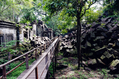 Beng Mealea,Siem Reap,Cambodia。（Photo by Fannie Wu）崩密列是吴哥最神秘的寺庙之一，因为它已经完全陷落于荒野之中，在崩密列，你可以看到吴哥窟未被发现前在丛林中沉睡的模样，它是吴哥遗迹群中最值得去同时也…