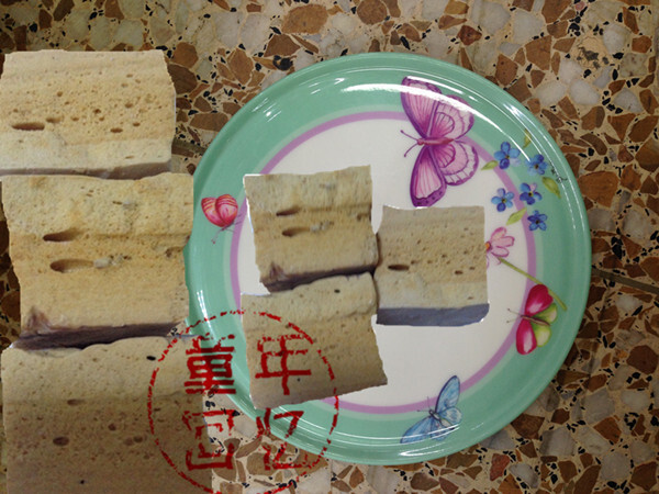 咖啡糖方糖蜂蜜膏，酥脆香甜，小时一毛一块的糖果http://item.taobao.com/item.htm?spm=a1z10.5.w4002-8611012058.77.t7ZaD6&amp;amp;id=41330547428