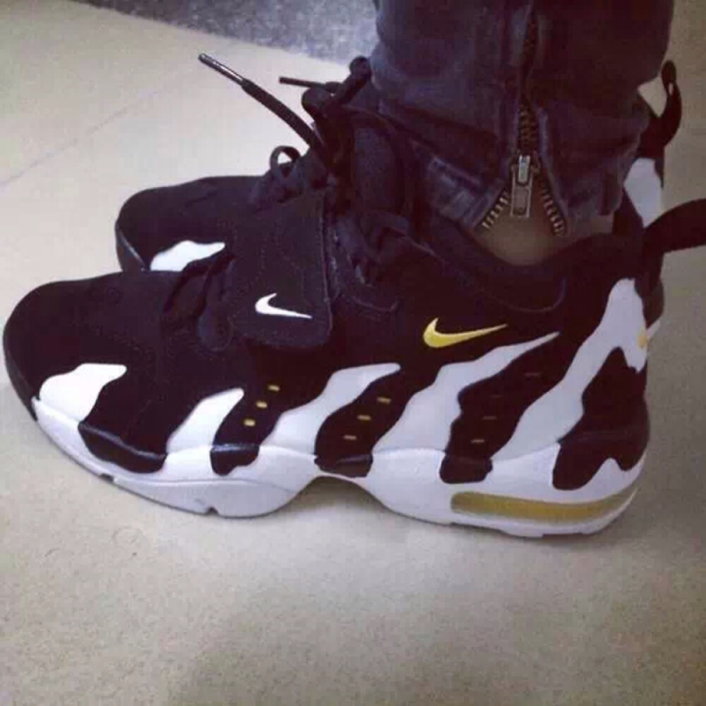 你知道谁能陪我们一起度过每个春夏秋冬吗？我想说是鞋！离开了它就像失去了保护、就像只能停留在原地〜鞋微ri058219