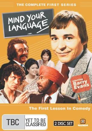 请讲普通话Mind Your Language 这是1977年的老英剧，讲述一群非英语系国家的人在夜校学习英语的搞笑故事。真的是超级超级搞笑啊！！！绝对一定要看啊啊啊！！！这个课程是教外国人学英语。想象一下一个课堂里有一个意大利人，一个希腊人，一个西班牙人，一个日本人，一个中国女孩，一个印度女孩，一个巴基斯坦人，一个印度锡克人，还有一位法国女郎，他们的英语都不太好，所以搞出了一堆笑话...比什么生活大爆炸高出了好几个等级！