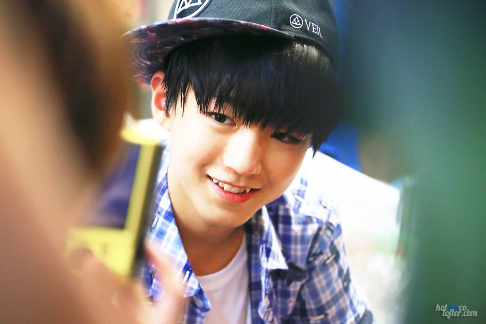 TFBOYS王俊凯 台湾拍摄不剧透高清。cr:LOGO