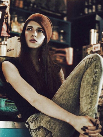 凡是世事，人信是真，便是真，人信是假，便是假，有一个很玄的说法，叫假作真时真亦假。