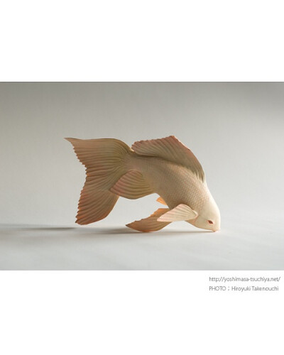 魚 2009 h16.5 w26 d9cm 檜・彩色・水晶 木雕精灵