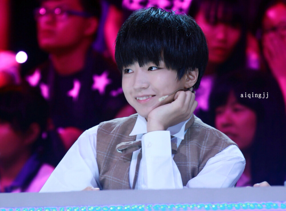 TFBOYS王俊凯 王俊凯 140828年代秀录制高清图 cr.logo