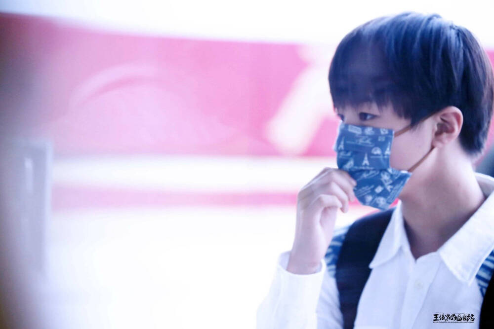 TFBOYS王俊凯 王俊凯 140909 硕放-江北机场高清图 cr.logo