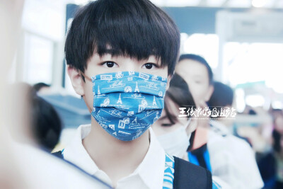 TFBOYS王俊凯 王俊凯 140909 硕放-江北机场高清图 cr.logo