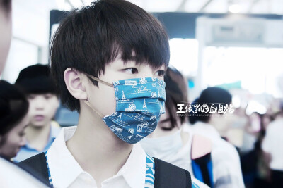 TFBOYS王俊凯 王俊凯 140909 硕放-江北机场高清图 cr.logo