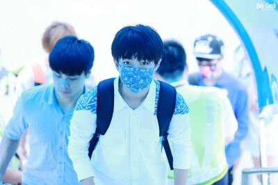 TFBOYS王俊凯 王俊凯 140909 硕放-江北机场高清图 cr.logo