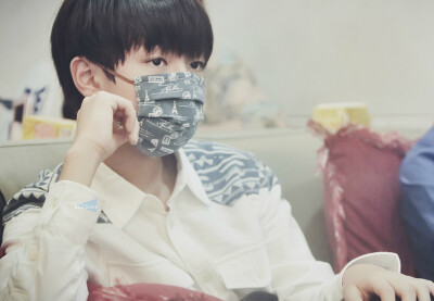 TFBOYS王俊凯 王俊凯 140909 硕放-江北机场高清图 cr.logo