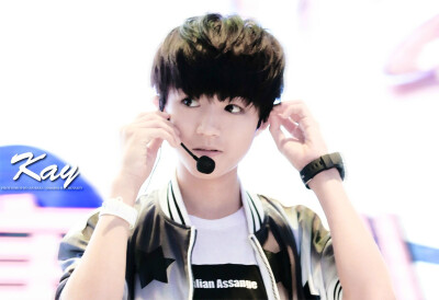 TFBOYS王俊凯 王俊凯 ，140801上海CJ游戏展热力赛车 cr.logo