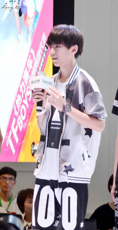 TFBOYS王俊凯 王俊凯 ，140801上海CJ游戏展热力赛车 cr.logo